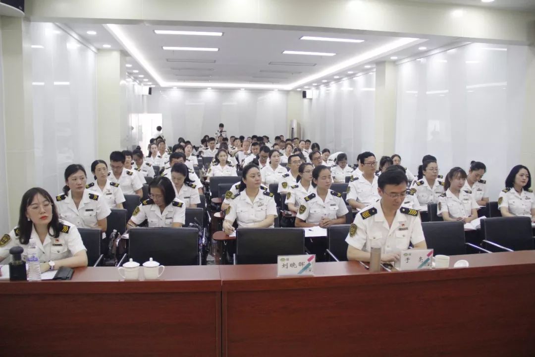 “不忘初心 錘煉匠心”系列活動之六——交運溫馨校車公司舉行“不忘初心、錘煉匠心”企業(yè)管理專題培訓