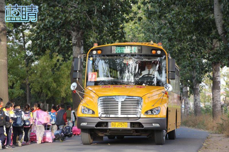 為學生提供乘車便利交運溫馨校車再增7輛校車/ 為學生提供乘車便利交運溫馨校車再增7輛校車