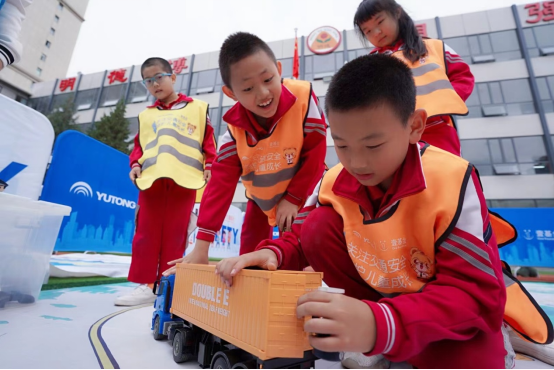 宇通&amp;amp;amp;amp;壹基金兒童交通安全公益行再出發(fā) 首站落地呼和浩特、紹興雙城