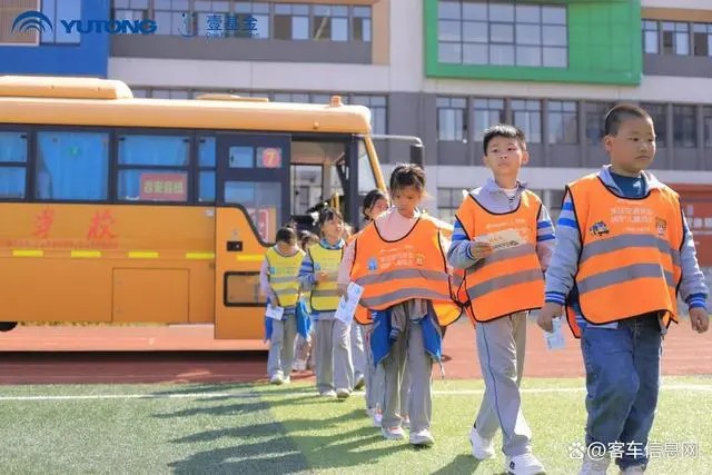 宇通壹基金兒童交通安全公益行走進(jìn)江西兩地三校！