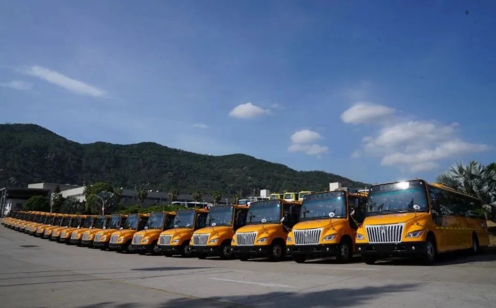 平安上學(xué)路，金旅校車為“愛”守護(hù)