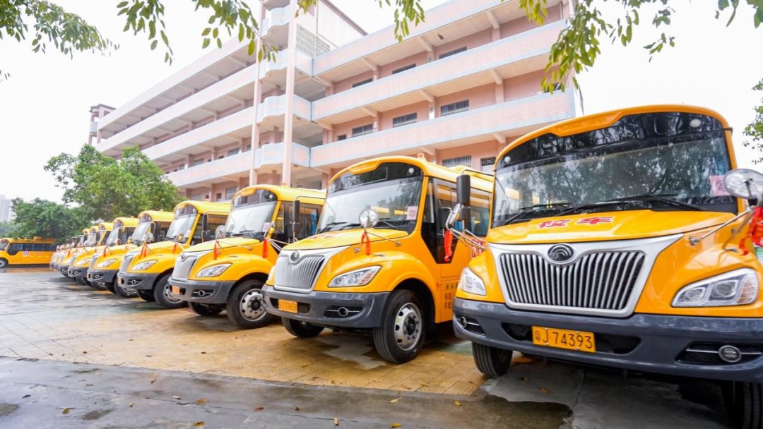 新年開門紅！45輛宇通校車交付江門開平