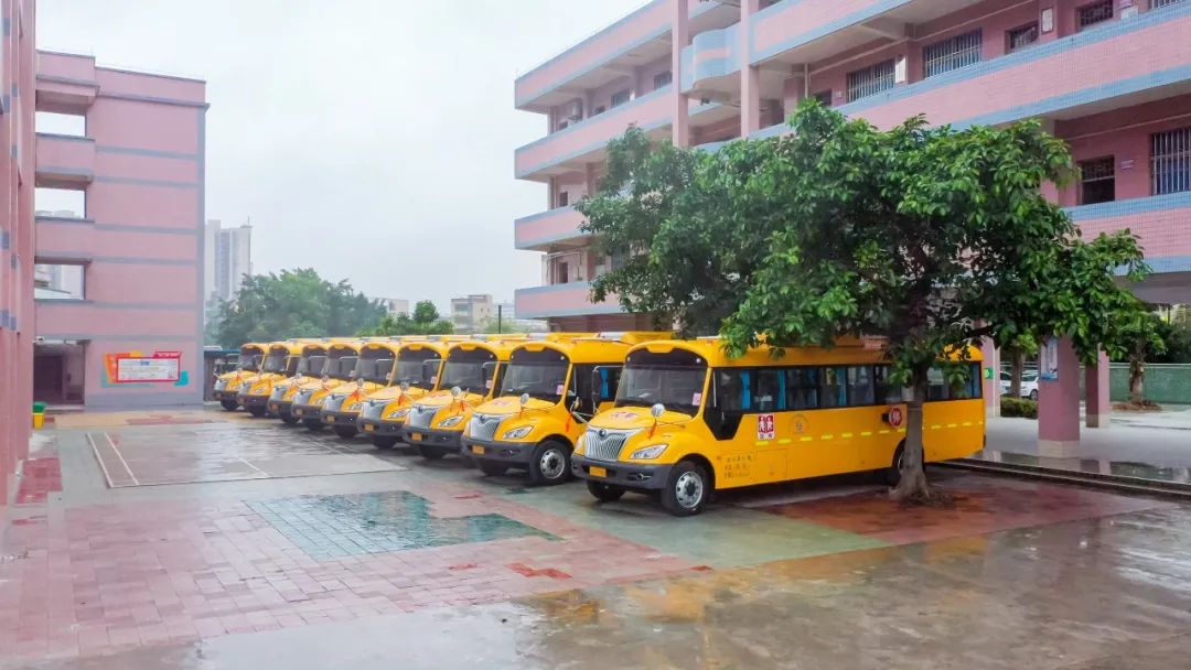 新年開門紅，45輛宇通校車駛?cè)腴_平!