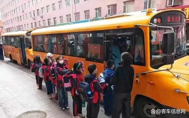 駛?cè)牍鲙X！中通校車高品質(zhì)護(hù)航學(xué)童“無憂成長路”