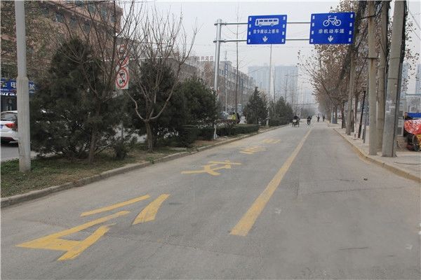 渭南城區(qū)首條公交校車、公共汽車專用車道今通車