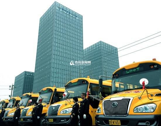 校車(chē)覆蓋紅島經(jīng)濟(jì)區(qū) 四千學(xué)生坐上大鼻子