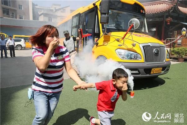 強(qiáng)化幼兒園校車安全培訓(xùn)，預(yù)防夏季高溫突發(fā)事件
