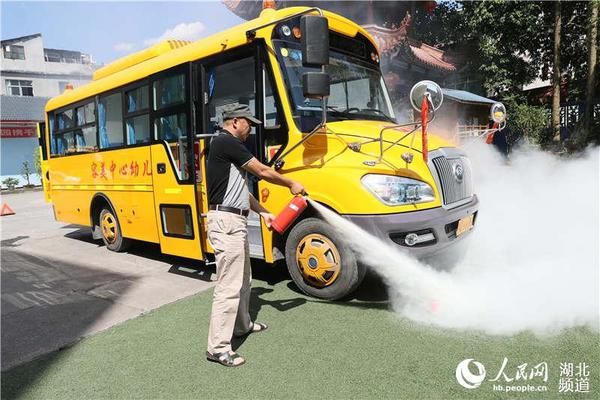 強(qiáng)化幼兒園校車安全培訓(xùn)，預(yù)防夏季高溫突發(fā)事件