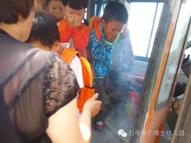 幼兒園校車(chē)該有的發(fā)展方向——組織校車(chē)安全應(yīng)急演練