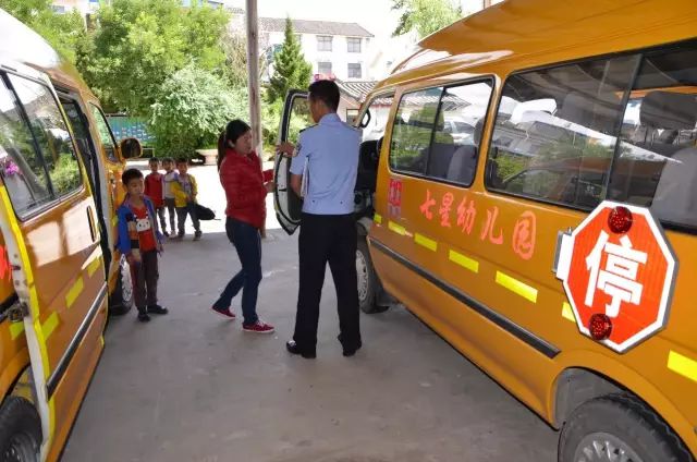 云南麗江開展校車及校車司機大排查/ 云南麗江開展校車及校車司機大排查