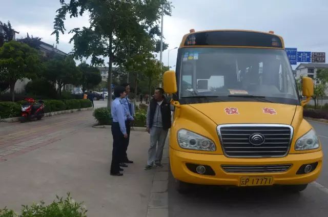 云南麗江開展校車及校車司機大排查/ 云南麗江開展校車及校車司機大排查