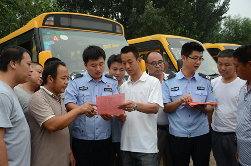 新學(xué)期開(kāi)學(xué)，各地校車司機(jī)交通安全教育工作進(jìn)展