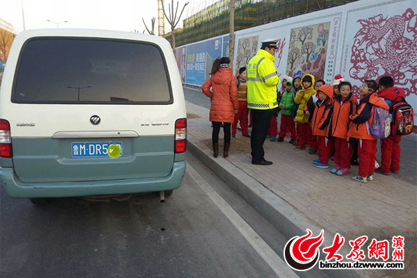 司機未取得校車資格證 違法超員接送學(xué)生被查處 司機未取得校車資格證 違法超員接送學(xué)生被查處