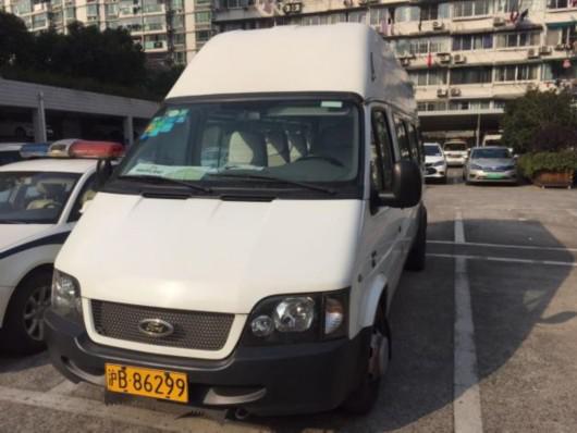 上海長寧一涉外幼兒園用無資質(zhì)校車 校車司機(jī)被扣車罰2萬