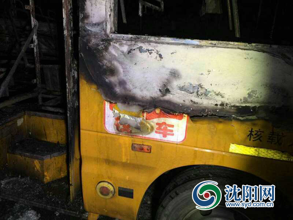 沈陽一校車自燃 未造成人員傷亡