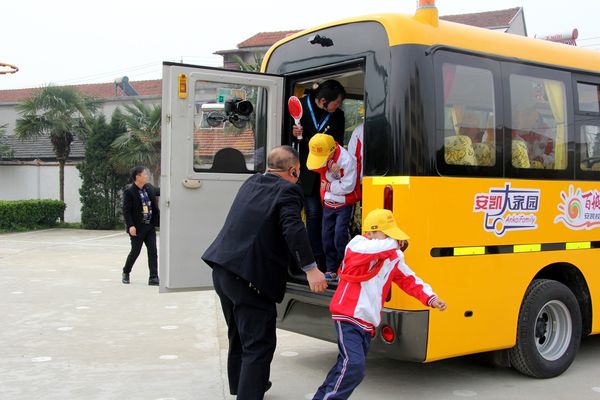 校車安全進(jìn)校園--安凱客車再擔(dān)“公益標(biāo)兵” 校車安全進(jìn)校園--安凱客車再擔(dān)“公益標(biāo)兵”