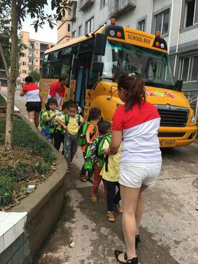 四川大洲驛中隊(duì)聯(lián)合轄區(qū)幼兒園開(kāi)展校車突發(fā)事件應(yīng)急演練/ 四川大洲驛中隊(duì)聯(lián)合轄區(qū)幼兒園開(kāi)展校車突發(fā)事件應(yīng)急演練