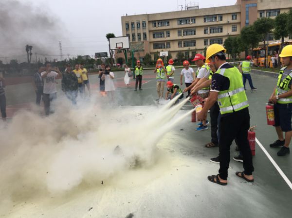 湖北監(jiān)利縣全面啟動(dòng)校車應(yīng)急疏散演練/ 湖北監(jiān)利縣全面啟動(dòng)校車應(yīng)急疏散演練