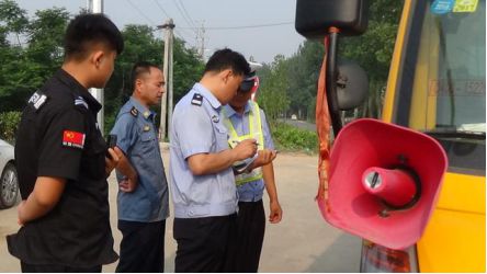 山東嘉祥警方開展校車安全檢查工作/ 山東嘉祥警方開展校車安全檢查工作
