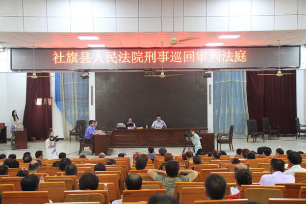 河南社旗法院集中審理校車超載案 為孩子安全撐起一片天 河南社旗法院集中審理校車超載案 為孩子安全撐起一片天