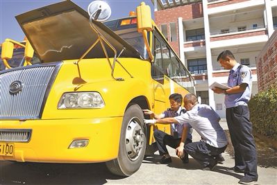 浙江德清96輛校車“大體檢” 確保學(xué)生乘車安全 浙江德清96輛校車“大體檢” 確保學(xué)生乘車安全