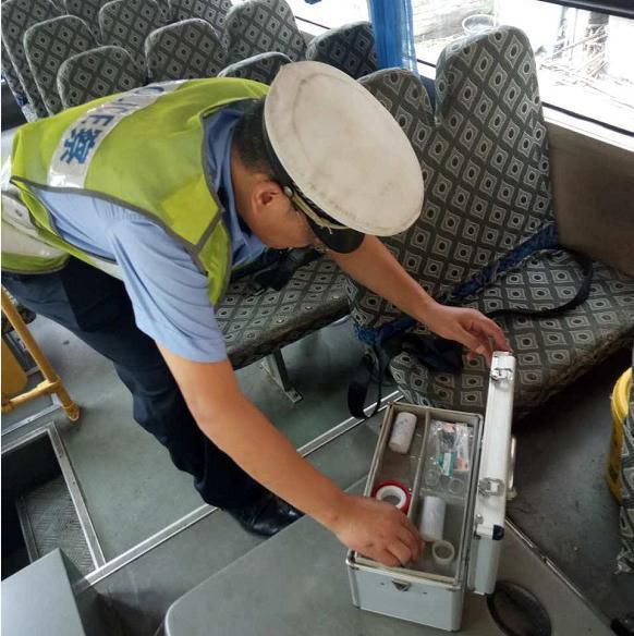 重慶市交巡警總隊(duì)開展校車專項(xiàng)整治活動(dòng)/ 重慶市交巡警總隊(duì)開展校車專項(xiàng)整治活動(dòng)