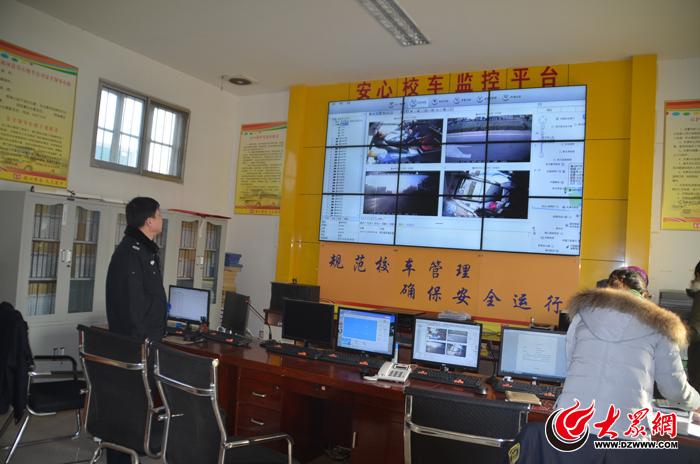 山東省濟(jì)南市商河縣:交警開展寒假校園校車安全檢查 山東省濟(jì)南市商河縣:交警開展寒假校園校車安全檢查