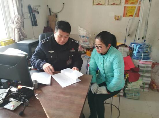 河南省新鄉(xiāng)市封丘縣:警方約談校車負(fù)責(zé)人 讓學(xué)生平安回家 河南省新鄉(xiāng)市封丘縣:警方約談校車負(fù)責(zé)人 讓學(xué)生平安回家