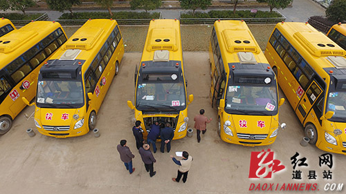 湖南省道州市道縣248輛校車“體檢”迎開學(xué) 道縣:校車“體檢”迎開學(xué)(多圖)