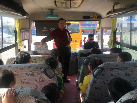 遼寧省昌圖縣毛家店小學(xué)開(kāi)展校車(chē)安全逃生演練/ QQ圖片20180425085051