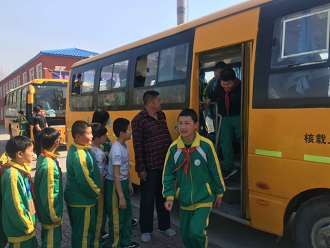 遼寧省昌圖縣毛家店小學(xué)開(kāi)展校車(chē)安全逃生演練/ QQ圖片20180425085001