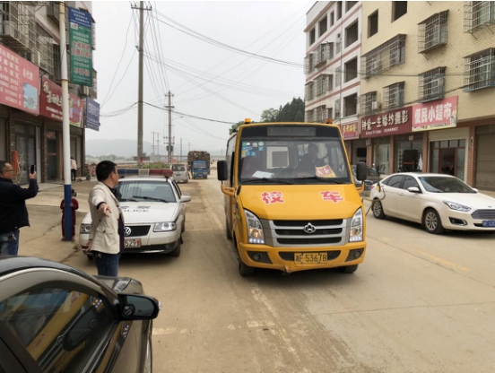 湖南省岳陽市童市鎮(zhèn):開展校車安全檢查 湖南省岳陽市童市鎮(zhèn):開展校車安全檢查