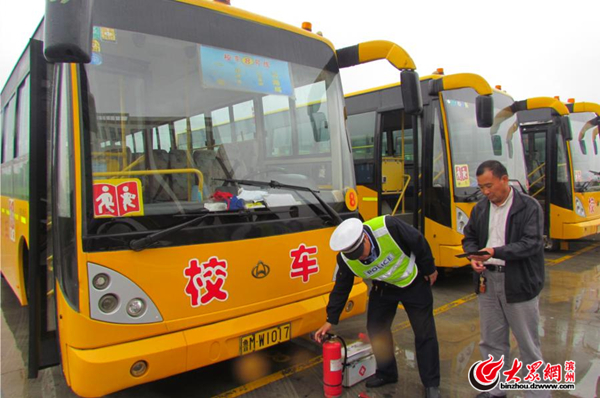 山東省濱州市：無棣交警開展校車安全檢查 構(gòu)筑平安出行防護(hù)堡壘