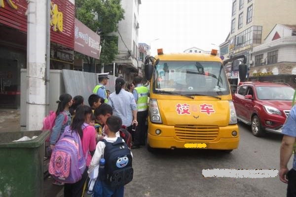 湖南省岳陽市:屈原區(qū)局與區(qū)檢察院聯(lián)合開展校車整治行動 湖南省岳陽市:屈原區(qū)局與區(qū)檢察院聯(lián)合開展校車整治行動