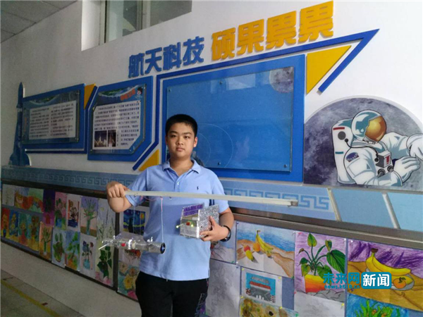 小學(xué)生發(fā)明校車安全提示器 用科技創(chuàng)新助力夢(mèng)想騰飛 小學(xué)生發(fā)明校車安全提示器 用科技創(chuàng)新助力夢(mèng)想騰飛