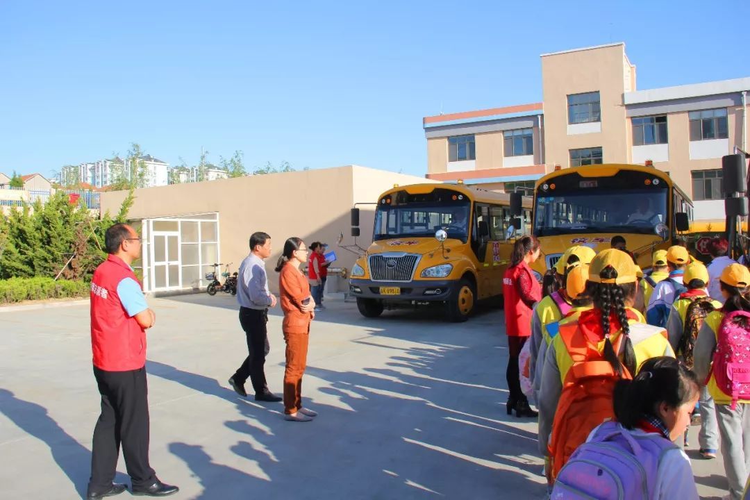 山東榮成:市政府副市長王繼靜督查我市校園校車安全工作 山東榮成:市政府副市長王繼靜督查我市校園校車安全工作