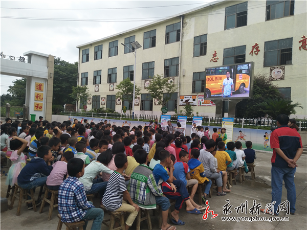 湖南永州:安全乘坐校車 助你我平安行 湖南永州:安全乘坐校車 助你我平安行