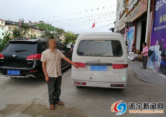 遂寧射洪:“黑校車”超員上路 交警設卡現(xiàn)場擋獲 遂寧射洪:“黑校車”超員上路 交警設卡現(xiàn)場擋獲