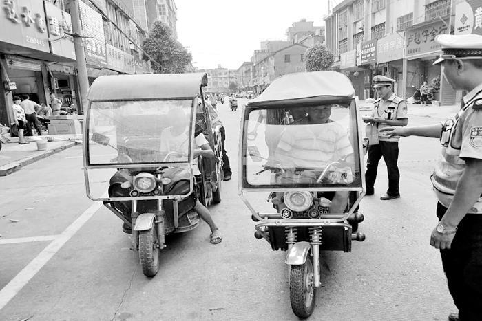福建莆田荔城區(qū)：三輪車當“校車” 安全隱患盼整治