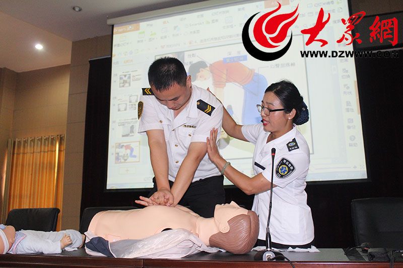 膠州400名交運溫馨校車員工利用暑假學習充電/ 膠州400名交運溫馨校車員工利用暑假學習充電