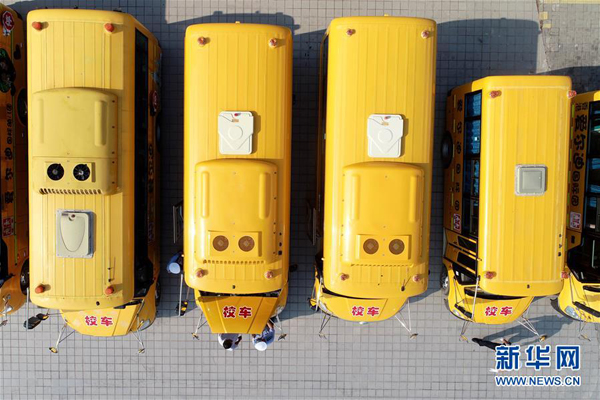 河北邢臺(tái)：校車“體檢”待開學(xué)