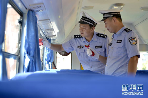 河北邢臺(tái)：校車“體檢”待開學(xué)