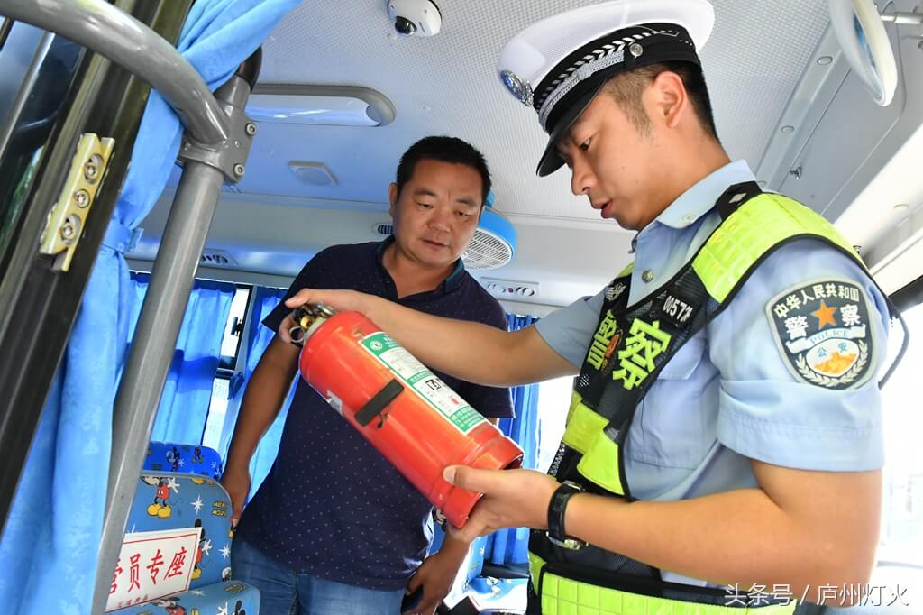 合肥瑤海：校車“體檢”迎開學(xué)