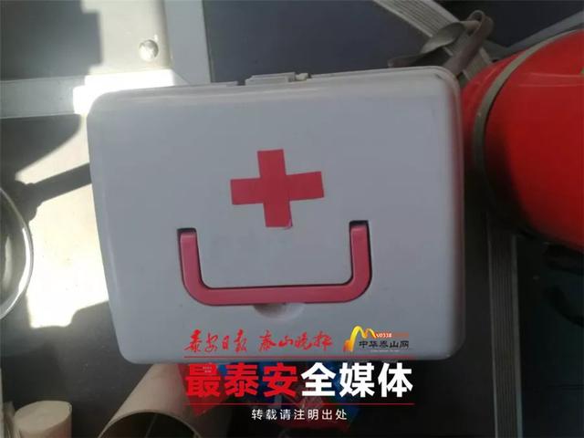 空藥箱、無三角架和校車標(biāo)牌的“大鼻子”不合格！家有“母老虎”的司機基本告別開校車
