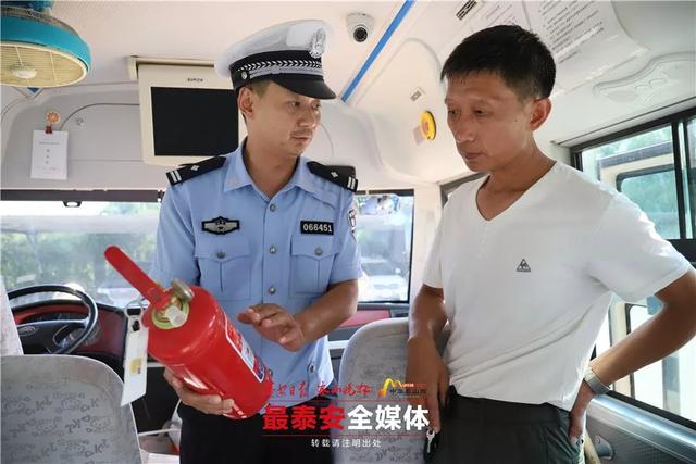 空藥箱、無三角架和校車標(biāo)牌的“大鼻子”不合格！家有“母老虎”的司機基本告別開校車