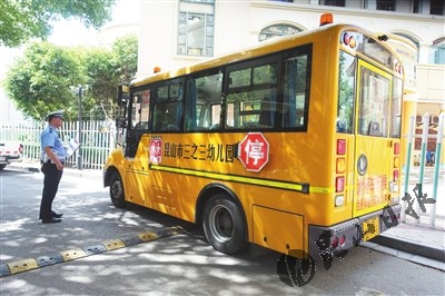 江蘇:迎接新學(xué)期 校車“大體檢” 江蘇:迎接新學(xué)期 校車“大體檢”