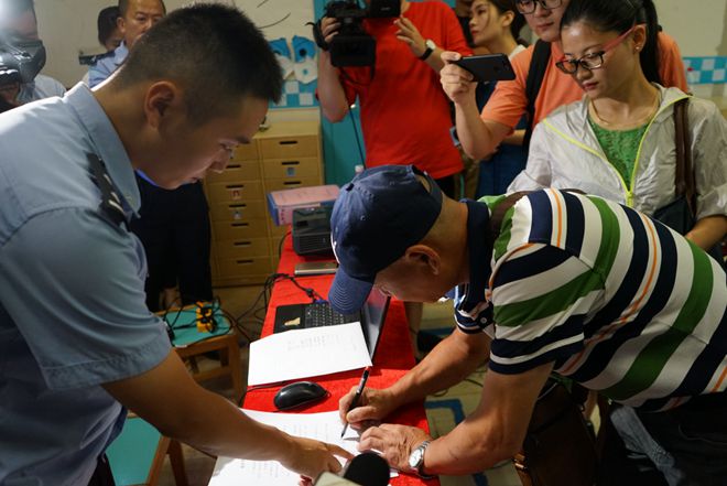 開學前夕，合肥交警新站大隊為轄區(qū)內(nèi)校車“體檢”