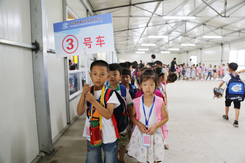 江蘇連云港贛榆區(qū):學(xué)生今日起坐上專用校車 江蘇連云港贛榆區(qū):學(xué)生今日起坐上專用校車