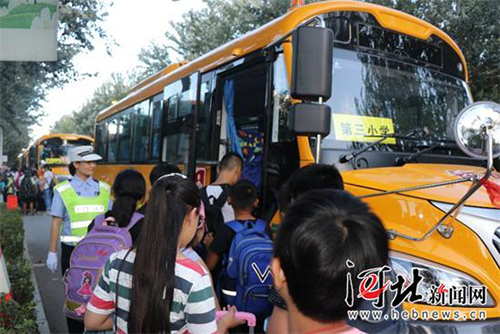廊坊固安新購52部專用校車開學(xué)日啟用