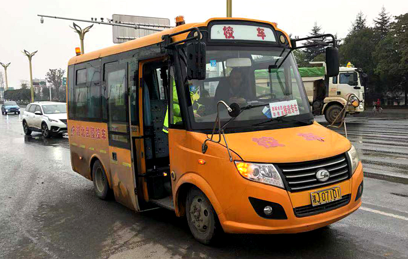 常德交警直屬一大隊集中檢查校車筑牢安全防線